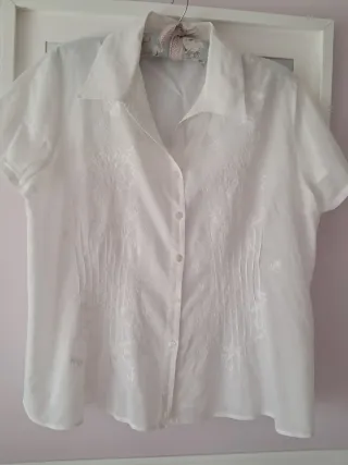 Blusa blanca mujer bordada
