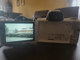 Cámara Canon EOS M50 Mark I + Trípode Hama