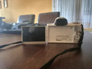 Cámara Canon EOS M50 Mark I + Trípode Hama