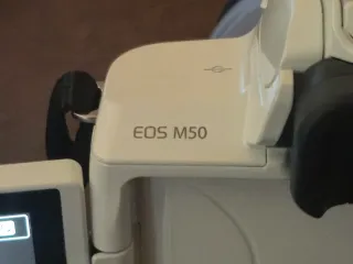 Cámara Canon EOS M50 Mark I + Trípode Hama