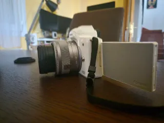 Cámara Canon EOS M50 Mark I + Trípode Hama