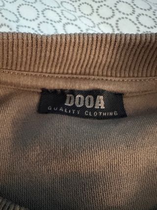 Pullover marrone con logo