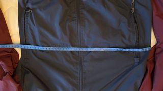 Cortavientos Negro y Rojo. Como nuevo