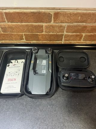 Dron DJI Mavic Pro gris y dorado