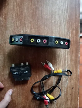 Selettore videogiochi 3 uscite,cavo e adatt. Scart