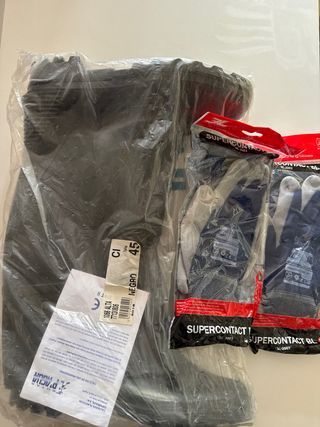 Botas de agua Talla 45 Negras. De regalo guantes