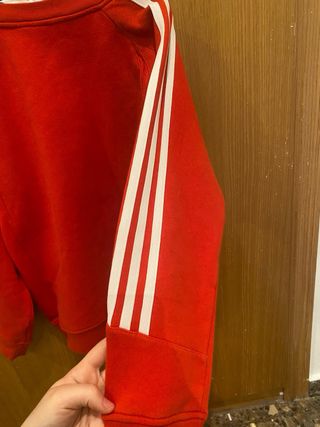 Sudadera Adidas Roja con Rayas Blancas