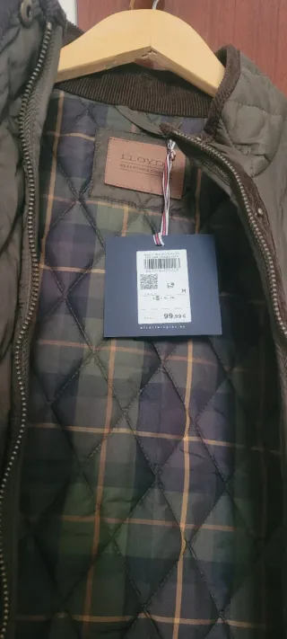 Chaleco acolchado con etiquetas