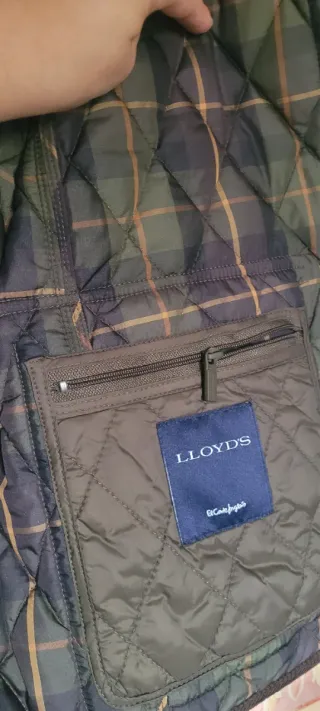 Chaleco acolchado con etiquetas