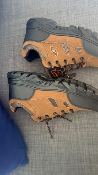 Botas de invierno marrones y negras