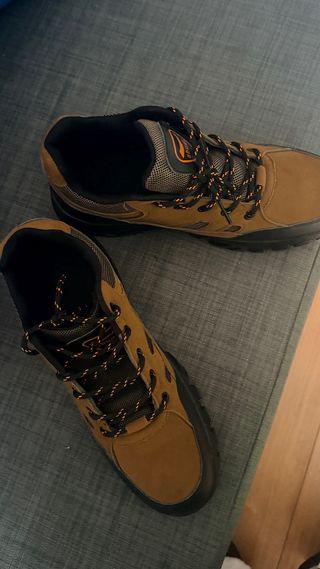 Botas de invierno marrones y negras