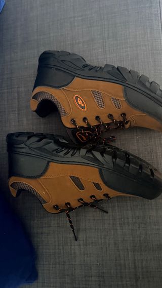 Botas de invierno marrones y negras