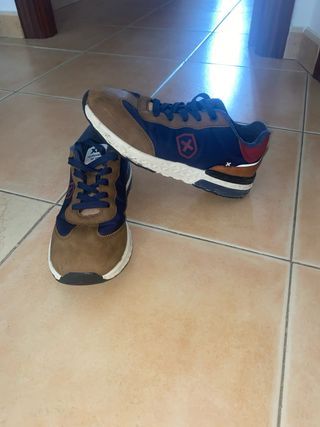 Zapatillas de vestir de niño, azul y marrón