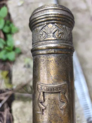 Cañón decorativo de bronce a escala