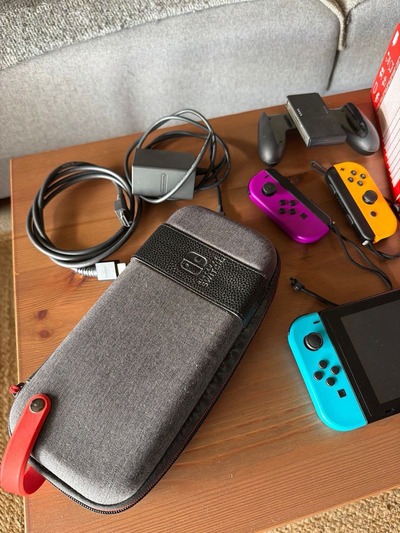 Nintendo Switch con accesorios originales afbeelding 4