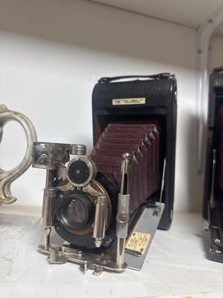 Dos cámaras de fotos antiguas