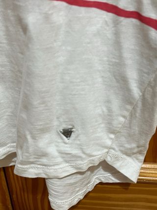 Camiseta Guess Rayas Rojas Talla M