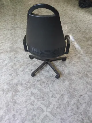 Sillón de oficina negro
