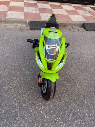 Moto Kawasaki Niño Verde