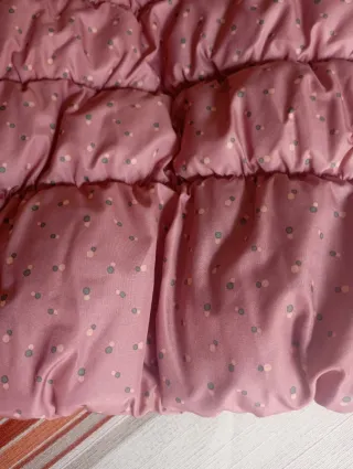 Chaquetón niña rosa con topitos