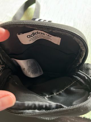 Bolso Adidas gris pequeño