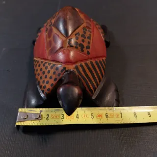 Tartaruga in legno decorata