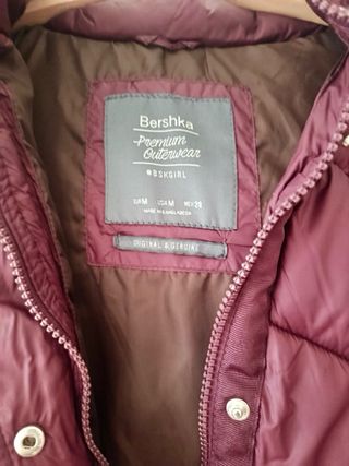 Plumas granate con capucha