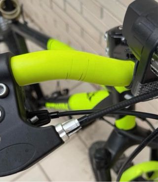 Bicicleta B'Twin Montaña Negra y Amarilla