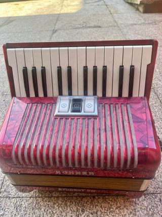 Acordeón Hohner Student VM Rojo
