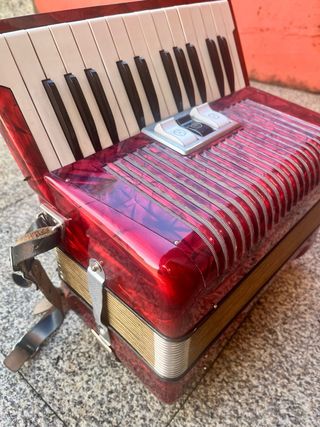 Acordeón Hohner Student VM Rojo