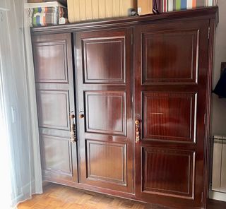 Armario ropero de madera