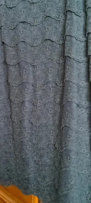 Falda de encaje negra con volantes