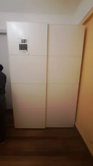 Armario blanco de madera