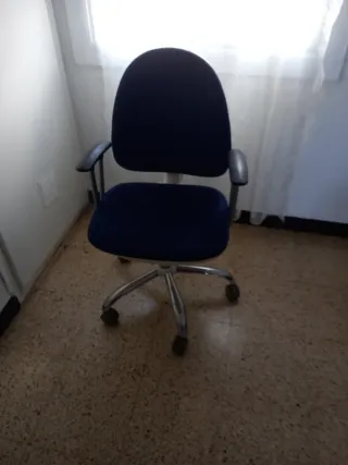 Silla de oficina azul