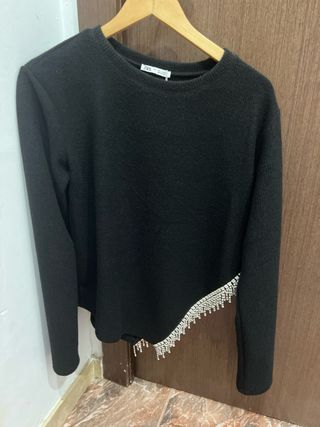 Camiseta Zara negra con pedrería talla única