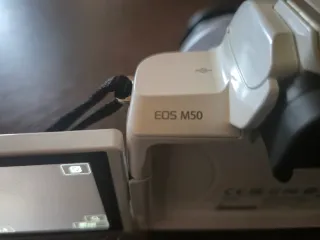 Canon M50 Mark I Blanca + Trípode Velbon