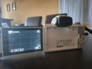 Canon M50 Mark I Blanca + Trípode Velbon