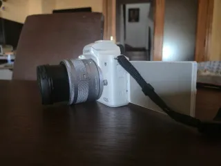 Canon M50 Mark I Blanca + Trípode Velbon