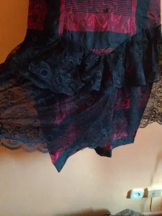 Vestido fiesta rojo y negro. encaje T.M
