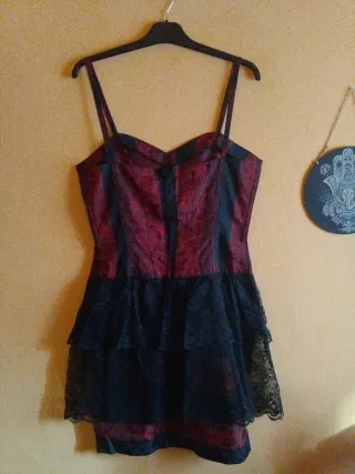 Vestido fiesta rojo y negro. encaje T.M