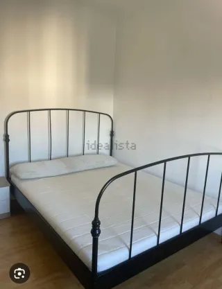 Cama de forja negra Ikea