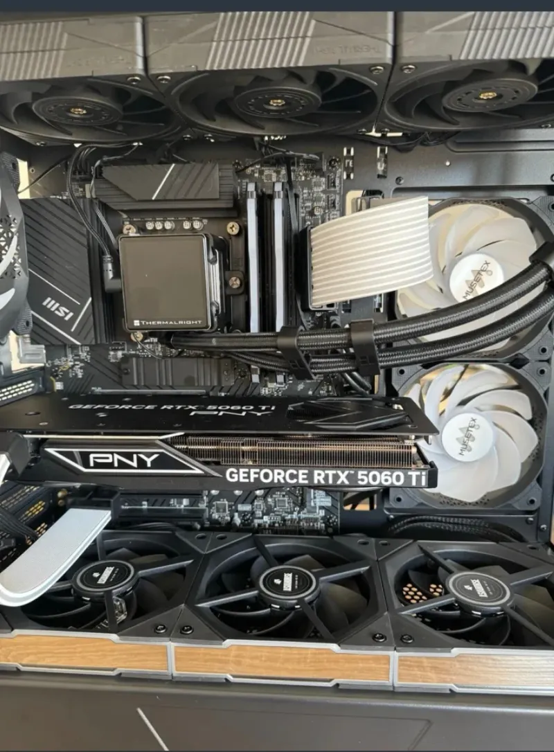 Tarjeta Gráfica PNY GeForce RTX 5060 Ti 16GB afbeelding 2