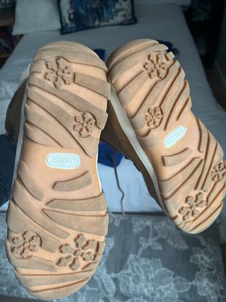 Botas de descanso marrones y beige