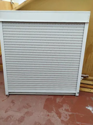 Ventana corredera con persiana