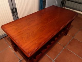 Mesita de centro de madera de pino