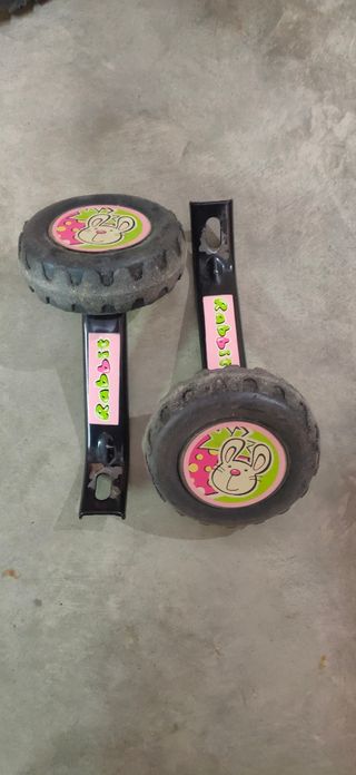 Bicicleta infantil rosa con cesta
