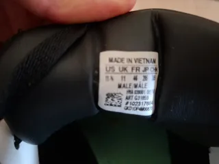 Zapatillas Adidas Negras y Blancas