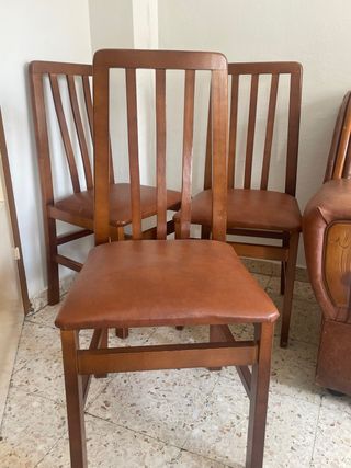 Juego de 4 sillas en madera y polipiel