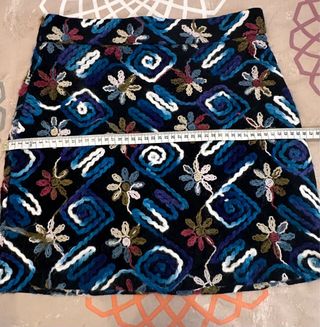 Falda Zara Talla S Negra Multicolor