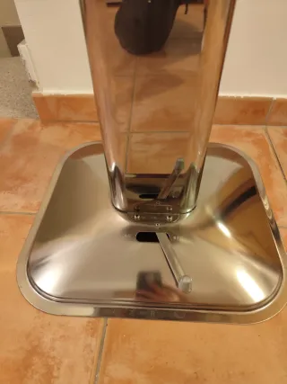 Barbacoa de carbón tipo columna